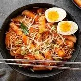دوکبوکی، غذای خیابانی محبوب کره ای‌ها؛ تند، پنیری و خوشمزه + روش تهیه
