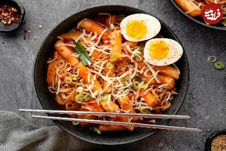 دوکبوکی، غذای خیابانی محبوب کره ای‌ها؛ تند، پنیری و خوشمزه + روش تهیه