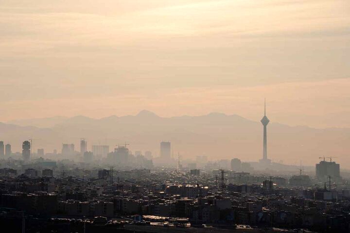 (عکس) نمایی از آلوده‌ترین روز تهران از روی قله کلکچال