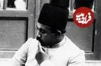 عکس| سفر زمان؛ عکس یادگاری مرد قاجاری و «مرغ» در حیاط عمارت؛ 130 سال قبل