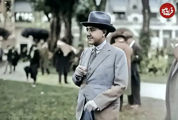 عکس| سفر در زمان؛ «پادشاه اسپانیا» در حال استقبال از «احمدشاه»؛ سال 1301