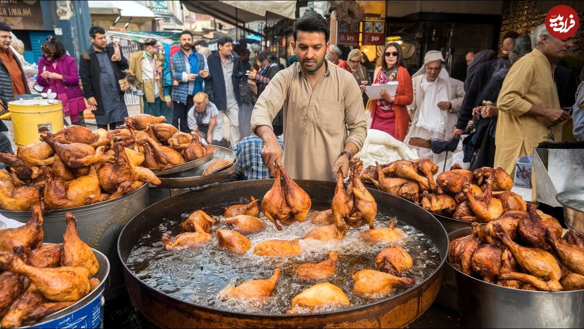 ببینید؛ غذای خیابانی در پاکستان؛ پخت 500 کیلو پاکورای مرغ در پیشاور