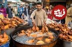 ببینید؛ غذای خیابانی در پاکستان؛ پخت 500 کیلو پاکورای مرغ در پیشاور