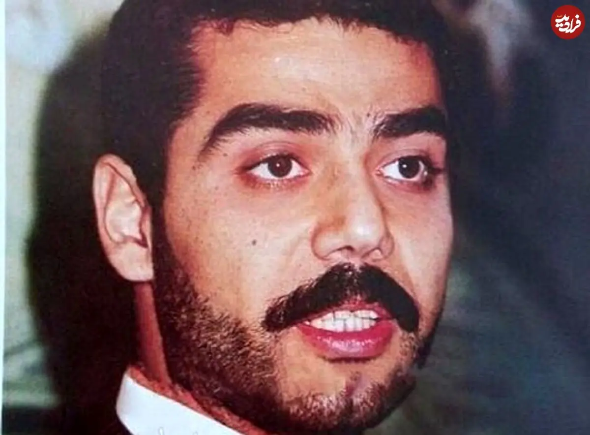 عکس| سفر در زمان؛ «عدی صدام حسین» و برادرش در حال تبادل فشنگ در بغداد؛ سال 1378