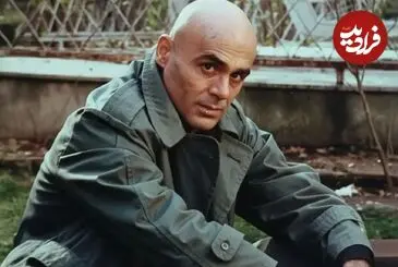 عکس| سفر زمان؛ «جمشید هاشم پور» در حال بوسیدن دست «جمشید مشایخی» در یک مراسم؛ دهه 90