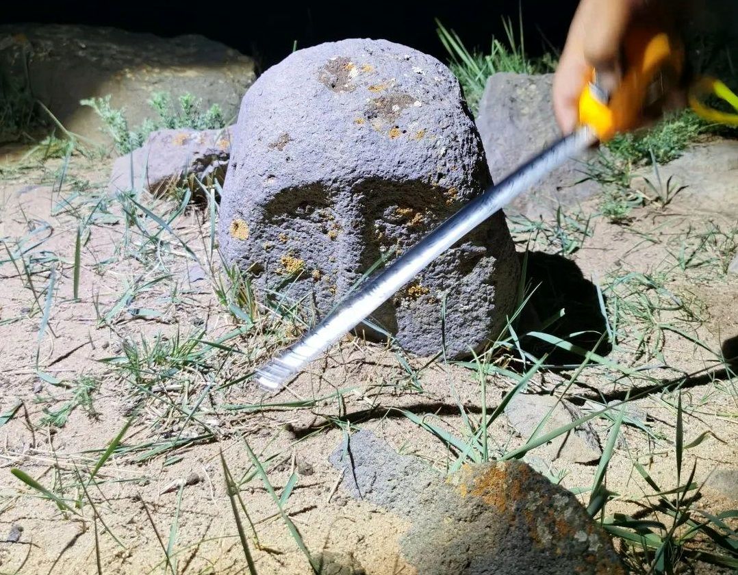 (تصاویر) کشف مجسمه‌های سنگی رازآلود در مغولستان
