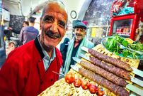 ببینید؛ غذای خیابانی در ایران؛ فرآیند تهیه کباب کوبیده در قم