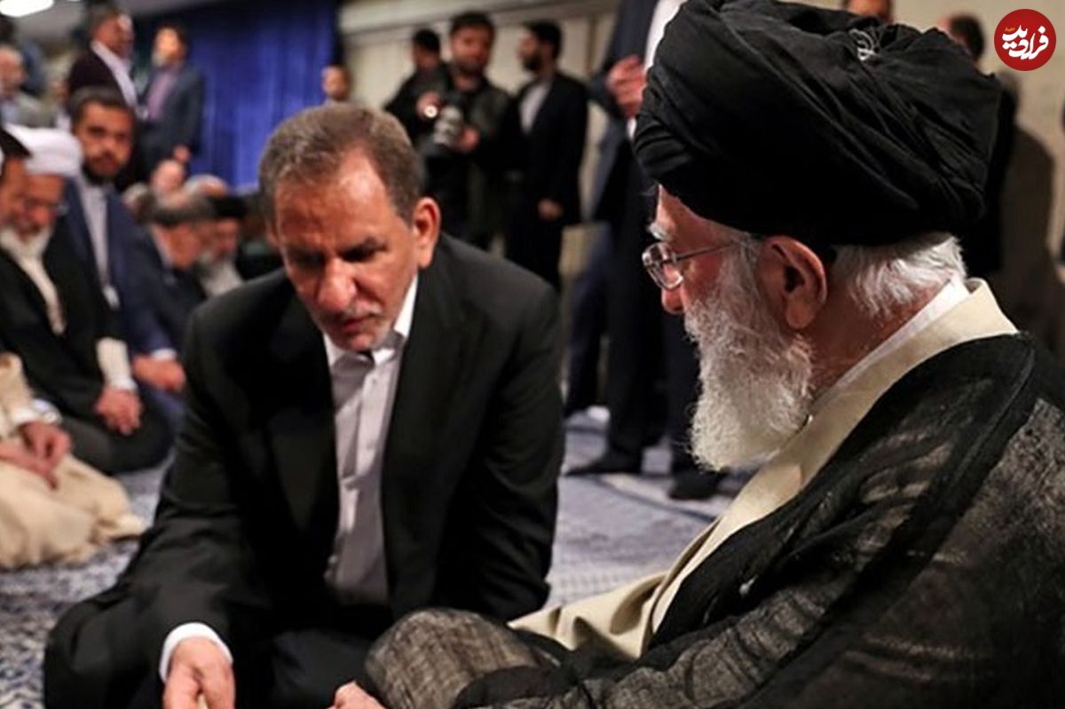 عکس؛ سفر به تاریخ؛ «اسحاق جهانگیری و سید مسعود خامنهای» در کنار رهبر انقلاب در کارخانه مس سرچشمه