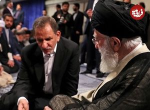 عکس؛ سفر به تاریخ؛ «اسحاق جهانگیری و سید مسعود خامنه‌ای» در کنار رهبر انقلاب در کارخانه مس سرچشمه