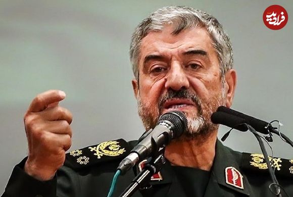 عکس؛ سفر در زمان؛ «سرلشکر جعفری و سردار حاجی زاده» در کنار موشک بالستیک ذوالفقار؛ سال 97