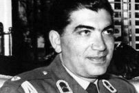 سفر در زمان؛ یادداشت‌های علم، شنبه ۱۵ مهر ۱۳۵۱: شاه، «شاپور غلامرضا» را برای کوتاه نکردن موهایش به باد فحش گرفت