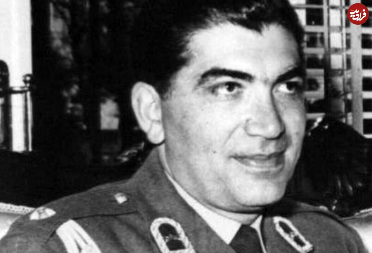 سفر در زمان؛ یادداشتهای علم، شنبه ۱۵ مهر ۱۳۵۱: شاه، «شاپور غلامرضا» را برای کوتاه نکردن موهایش به باد فحش گرفت