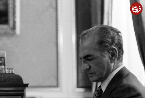 عکس؛  سفر در زمان؛ «محمدرضا پهلوی و همسر سوم اش» در صحن حرم امام رضا؛ سال 57