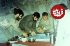 عکس؛ سفر در زمان؛ «محسن رضایی و مهدی باکری» در حال بررسی نقشه عملیات؛ دهه 60
