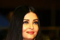 عکس| سفر در زمان؛ «آیشواریا رای» و مادرش در آرامگاه خواجه معین الدین چشتی در اجمیر؛ سال 1385