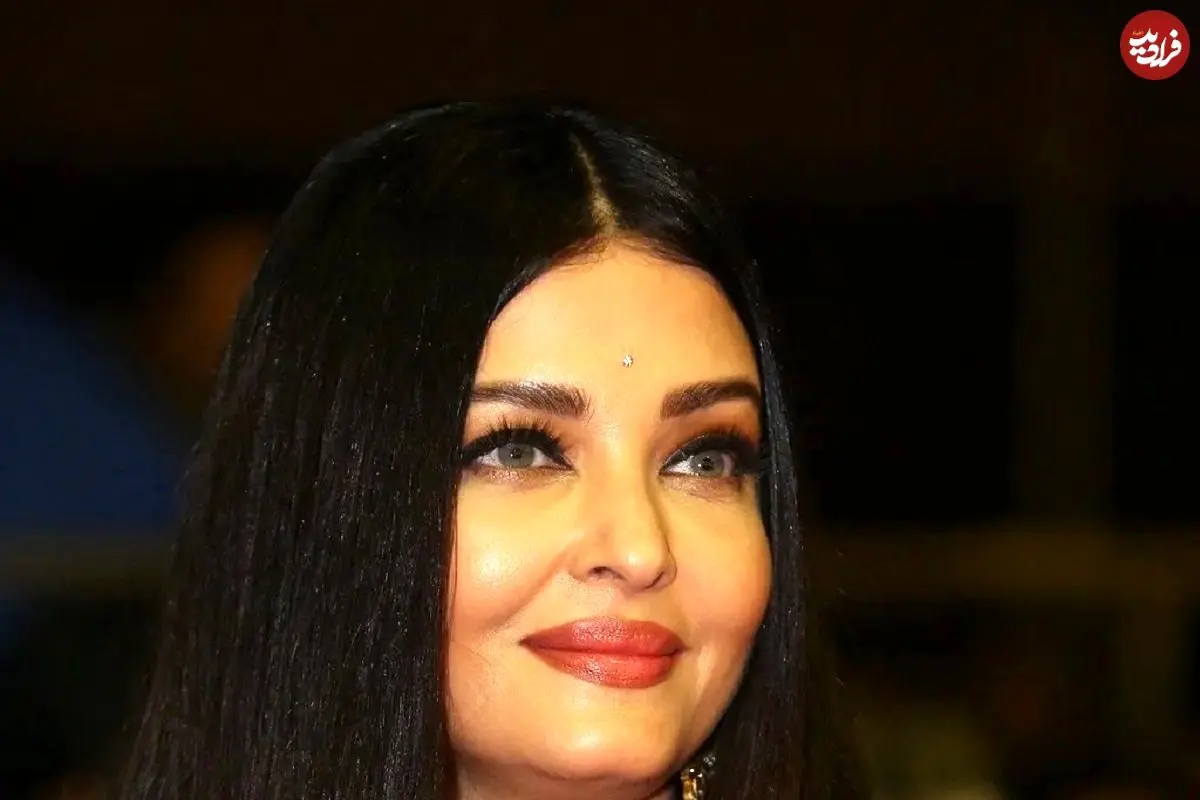 عکس| سفر در زمان؛ «آیشواریا رای» و مادرش در آرامگاه خواجه معین الدین چشتی در اجمیر؛ سال 1385