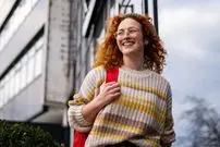 ۱۹ نشانه عجیب ناامنی روانی؛ رفتارهایی که اعتمادبه‌نفس شما را لو می‌دهند