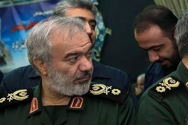 عکس؛ سفر به تاریخ؛ «سردار فدوی» در کنار «سردار سلیمانی» در جبهه؛ دهۀ 60