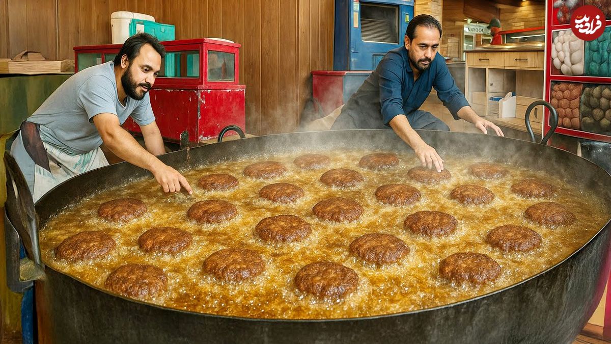 ببینید؛ غذای خیابانی در پاکستان؛ پخت چپلی کباب متفاوت پیشاوری ها