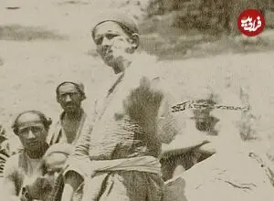 عکس| سفر زمان؛ عکس یادگاری مسافران در جاده گیلان؛ دوران قاجار