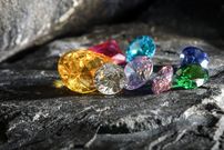 «الماس رنگی» چگونه در اعماق زمین شکل می‌گیرد؟