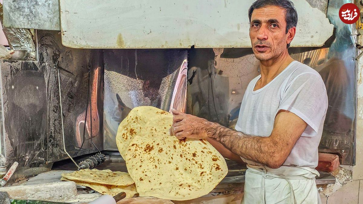 ببینید| سرعت و مهارت نانوای اصفهانی در پخت نان تافتون