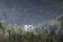 (تصاویر) یک ویلای متفاوت در گیلان که فینالیست جشنواره جهانی معماری شد