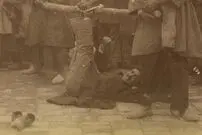 (تصاویر) سفر به عصر قاجار؛ از نمایش چوب و فلک تا تفرج در تجریش