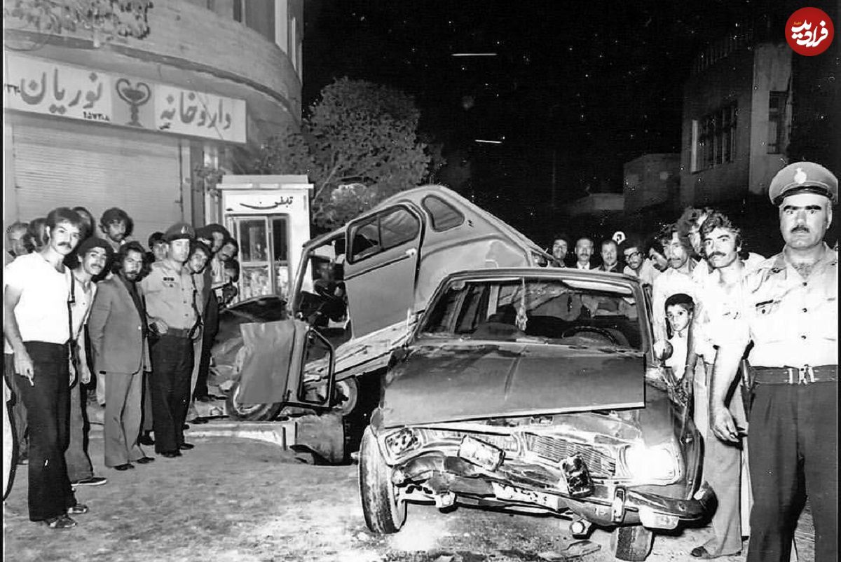 عکس؛ سفر در زمان؛ نمایش خودروهای تصادفی برای هشدار به رانندگان در پیش از انقلاب