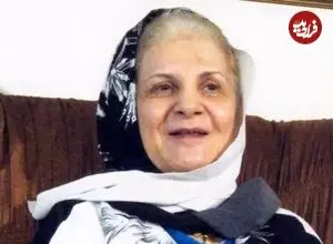 عکس| سفر زمان؛ «فریبا خاتمی و بهروز وثوقی» در حال قدم زدن در جنگل؛ سال 49