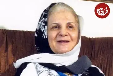 عکس| سفر زمان؛ «فریبا خاتمی و بهروز وثوقی» در حال قدم زدن در جنگل؛ سال 49