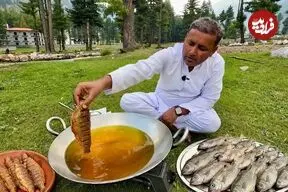 ببینید| غذای روستایی در پاکستان؛ صید ماهی قزل آلا و تهیه غذ با آن به روش سنتی