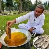 ببینید| غذای روستایی در پاکستان؛ صید ماهی قزل آلا و تهیه غذ با آن به روش سنتی