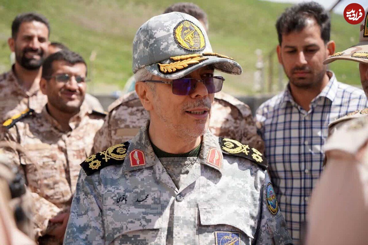 عکس؛ سفر در زمان؛ «سرلشکر باقری» در حال واکسن زدن پوتین هایش در جبهه؛ دهه 60