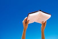 ۱۰ کتاب حال خوب کن که باید بخوانید؛ پناهگاهی به نام ادبیات
