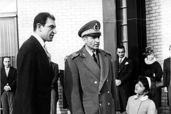 عکس؛ سفر در زمان؛ «اردشیر زاهدی و شاه در جلسه با هیات حاکمه آمریکا؛ سال 56