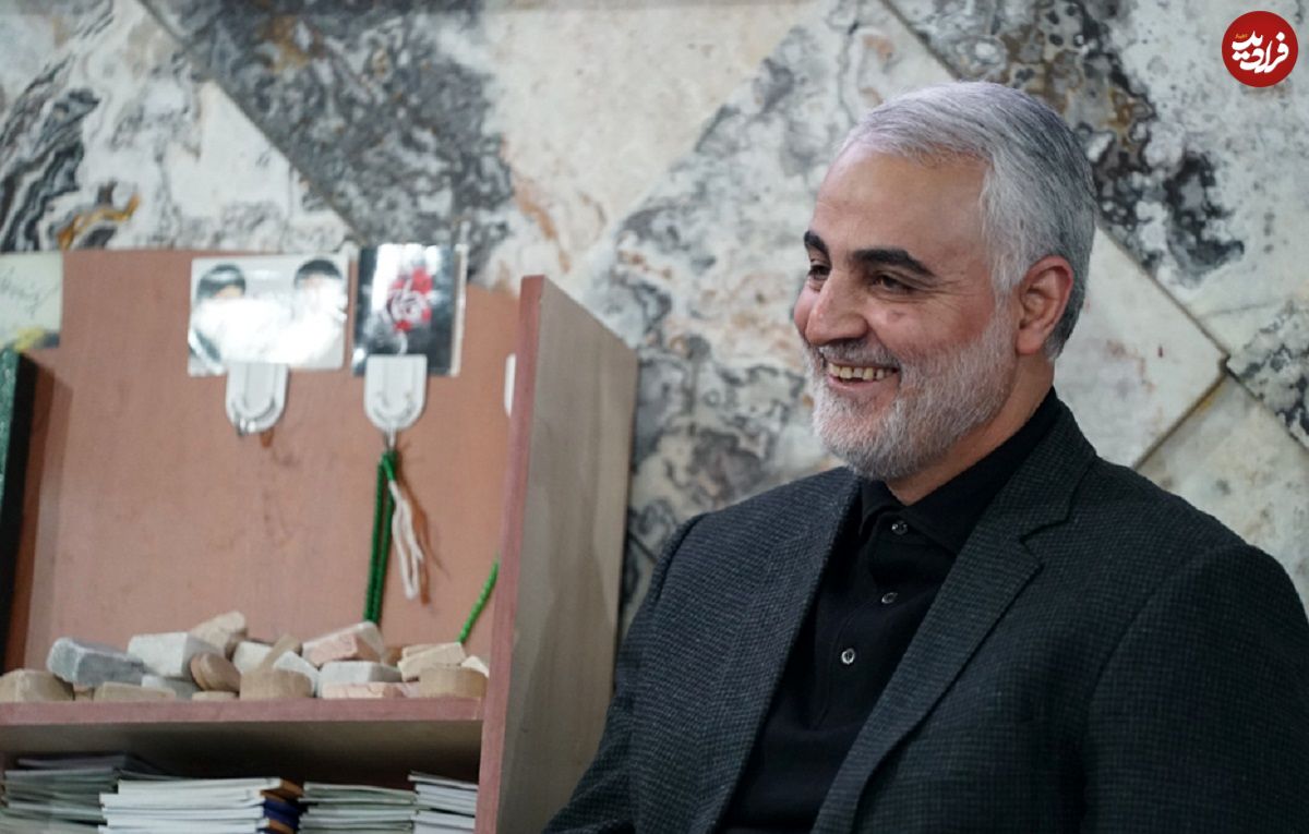 عکس؛ سفر در زمان؛ «سردار سلیمانی در حال گفتگو با سرلشکر باقری»؛ دهه 90