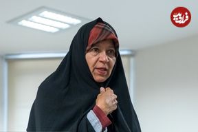 عکس؛ سفر به تاریخ؛ «فائزه هاشمی، دختر اکبر هاشمی رفسنجانی» در 36 سالگی در دفتر روزنامه‌اش؛ سال 77