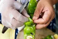 ببینید| غذای خیابانی در تایلند؛ پخت ماهی گروپر با تخم مرغ در بانکوک