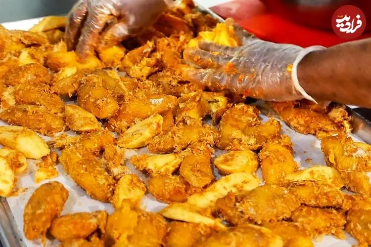 ببینید| غذای خیابانی در آمریکا؛ پخت بال مرغ با تمر هندی در نیویورک