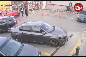 ببینید| ویدیوی هولناک از لحظه بلعیدن ۲ فروشگاه توسط یک گودال!