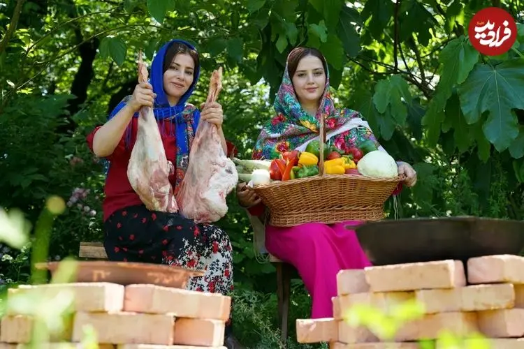 ببینید| غذای روستایی در ایران؛ تهیه دلمه و پخت نان روی ساج