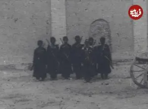 عکس| سفر زمان؛ توپخانه شهر سرخس با شش توپ جنگی؛ 140 سال قبل