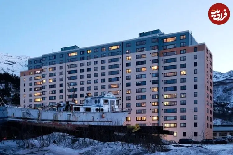 ببینید؛ شهری که تمام ساکنانش فقط در یک ساختمان ساکن هستند