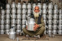 ببینید| مراحل تماشایی تولید کتری از طریق بازیافت ضایعات آلومینیومی در پاکستان