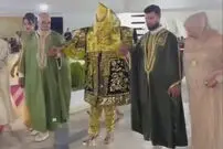 ببینید| عروس با پوشش زردوزی شده برای دفع چشم‌زخم