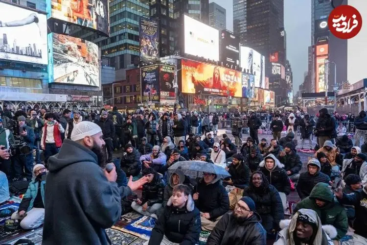 ببینید| صف نماز ماه رمضان در میدان تایمز نیویورک