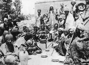 ماجرای جالب کبریت‌گدایی در تهران قدیم و سیگارهایی که با سنگ چخماق و ذره‌بین روشن می‌شد
