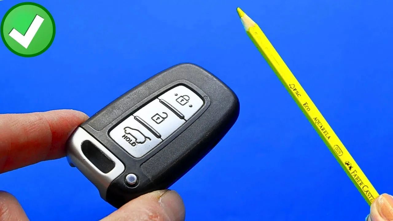 (ویدئو) یک مداد معمولی بردارید و ریموت ماشین را به همین راحتی تعمیر کنید