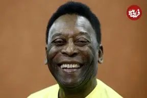 عکس| سفر در زمان؛ «پله» در کنار هم تیمی هایش در رختکن؛ سال 1339